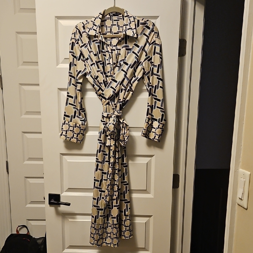 Zara Long Sleeve Dress in Black and Cream